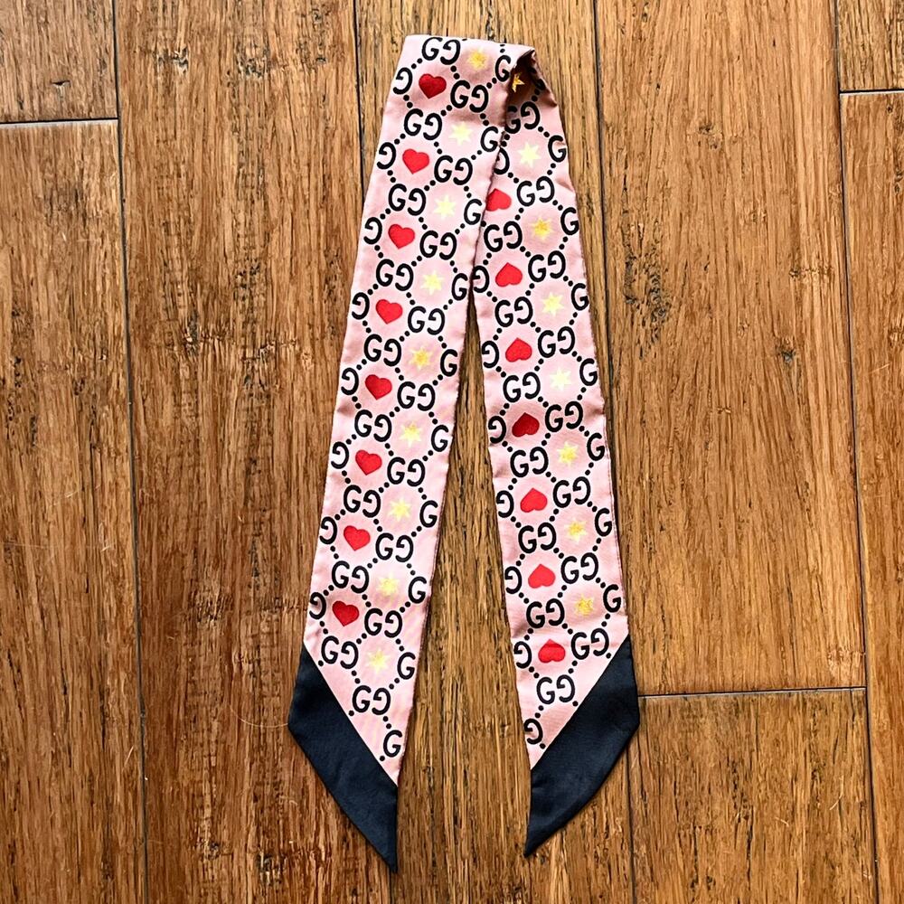 GUCCI Silk Twill Big Dimmy Neck Bow Scarf - Picture 2 of 5